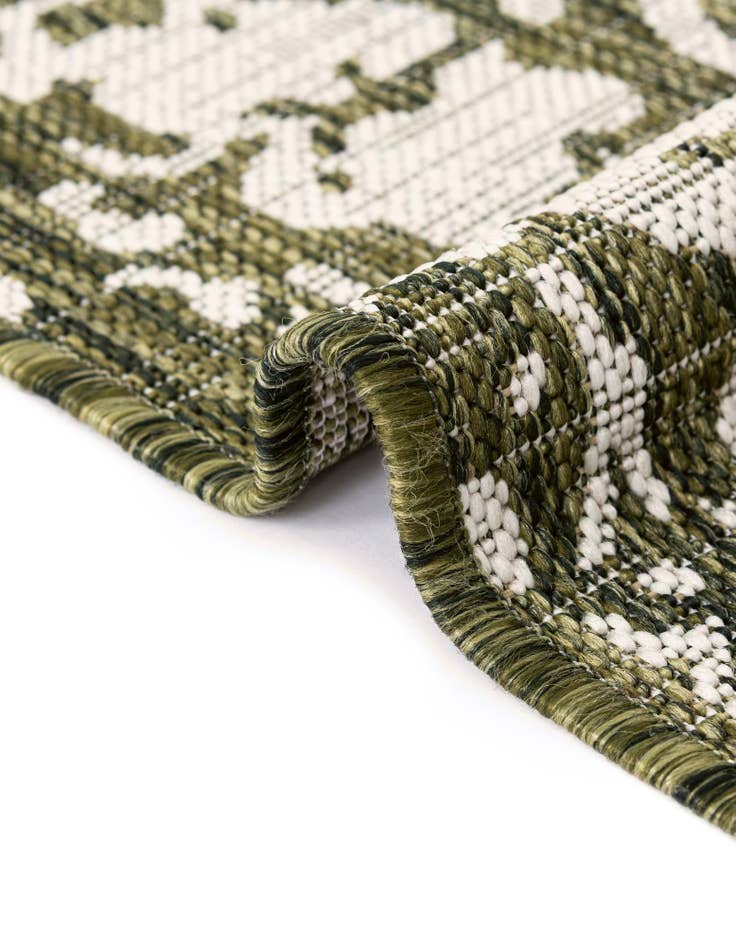 Detail image of 4' x 4' Easy-Clean Jill Zarin Dubai Indoor / Outdoor Round Rug