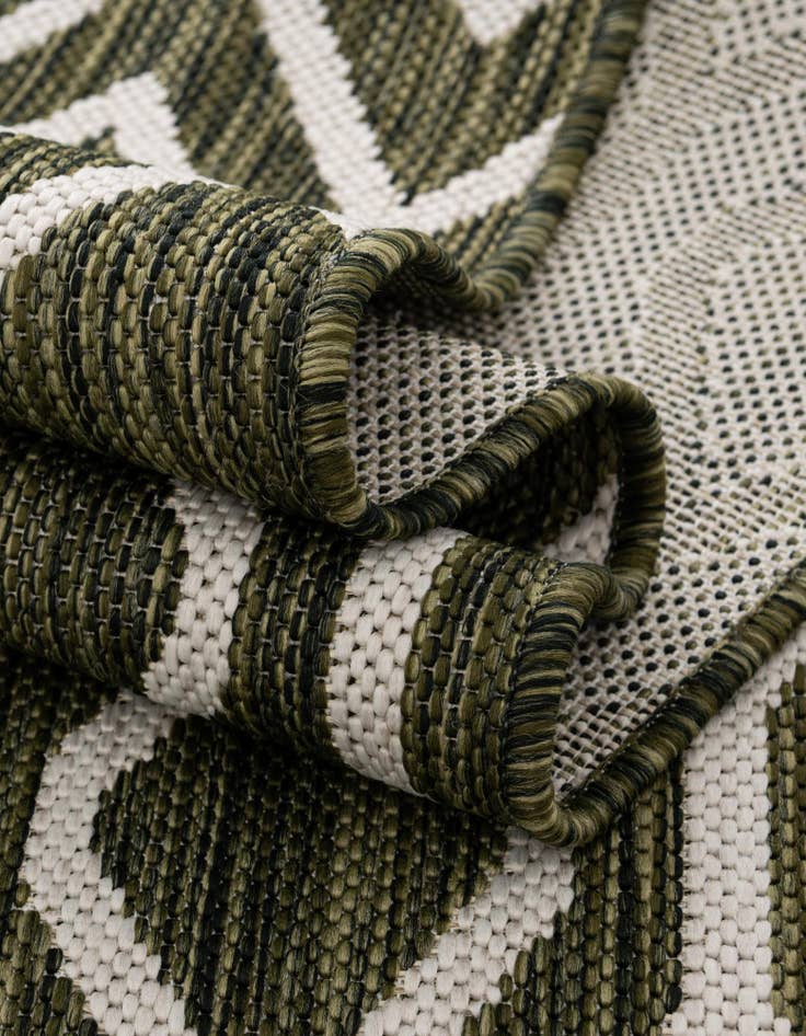 Detail image of 6' 7 x 6' 7 Easy-Clean Jill Zarin Turks and Caicos Indoor / Outdoor Round Rug