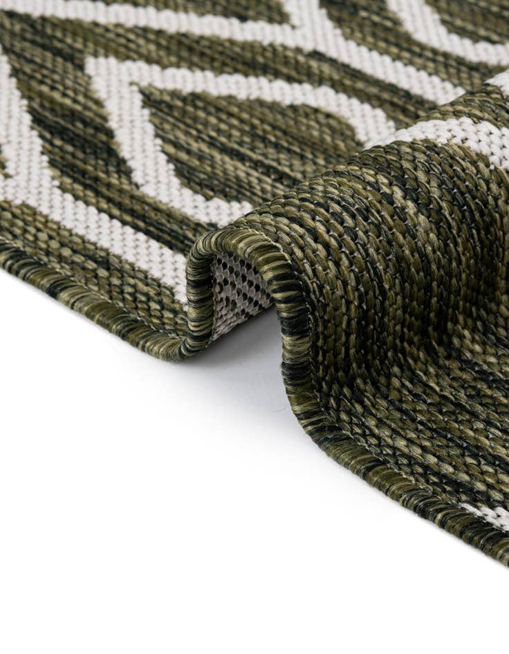 Detail image of 6' 7 x 6' 7 Easy-Clean Jill Zarin Turks and Caicos Indoor / Outdoor Round Rug