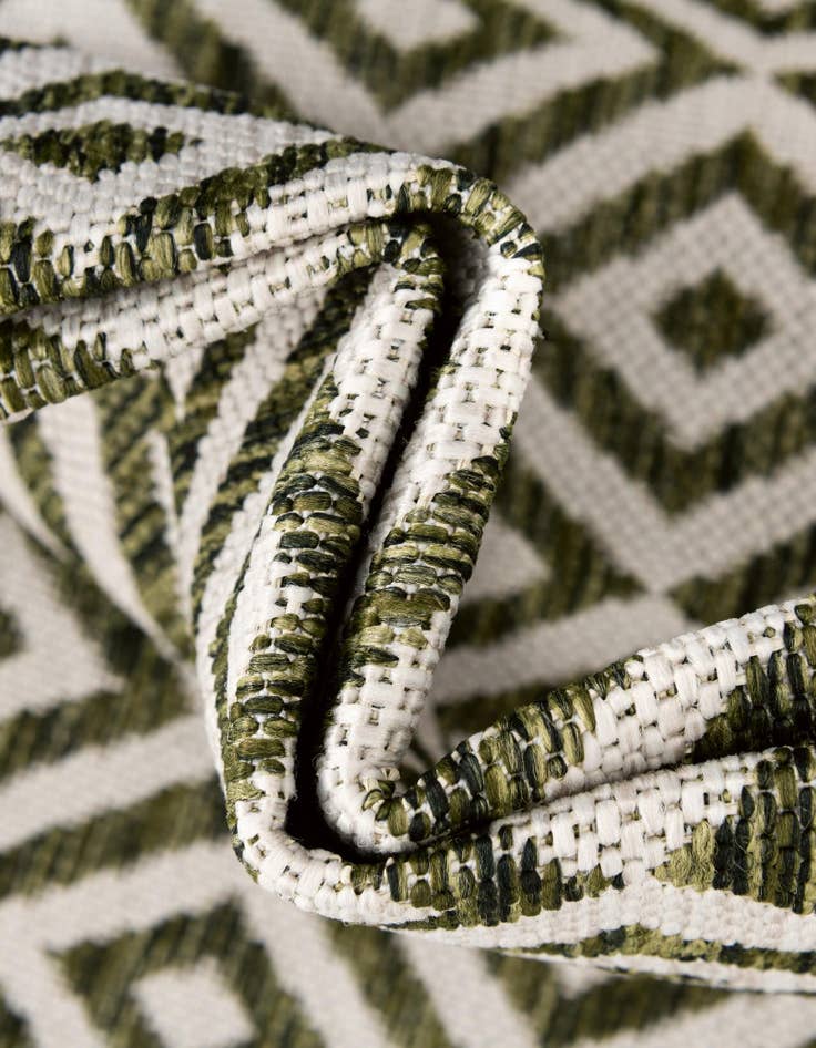 Detail image of 4' x 4' Easy-Clean Jill Zarin Costa Rica Indoor / Outdoor Round Rug