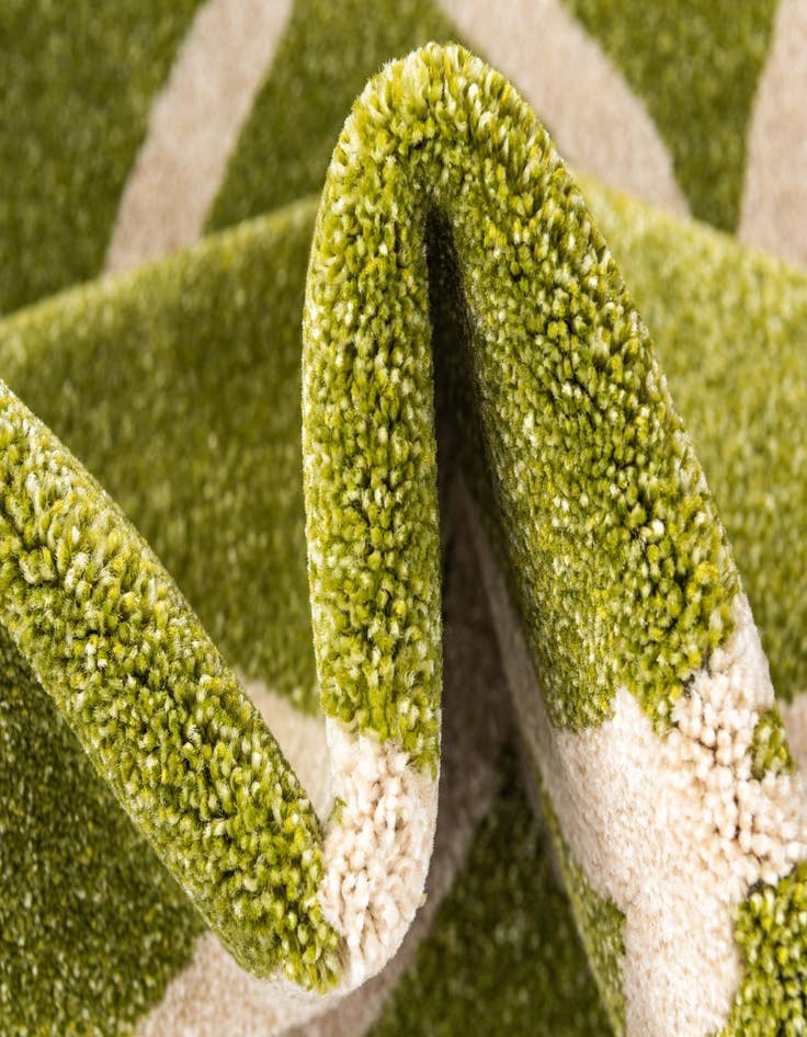 Detail image of 8' x 8' Lattice Round Rug