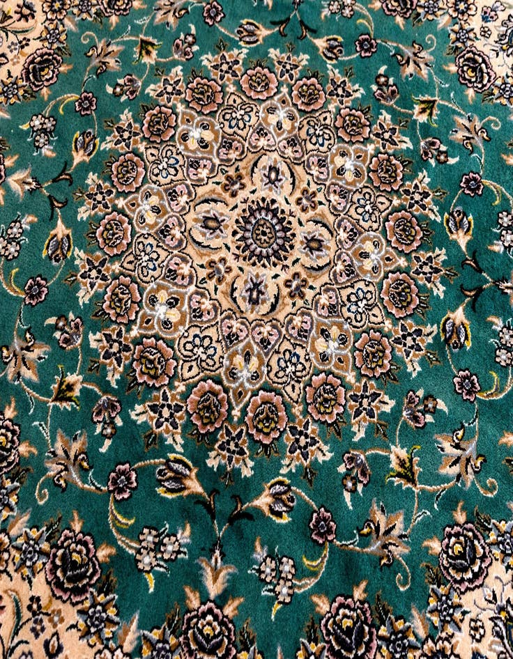 Detail image of 4' 11 x 4' 11 Nain Round Rug