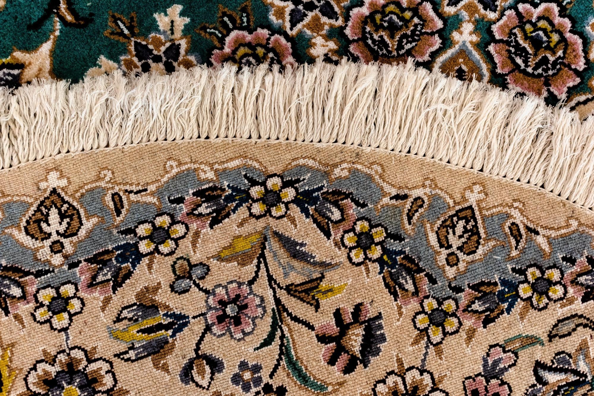 4' 11 x 4' 11 Nain Round Rug