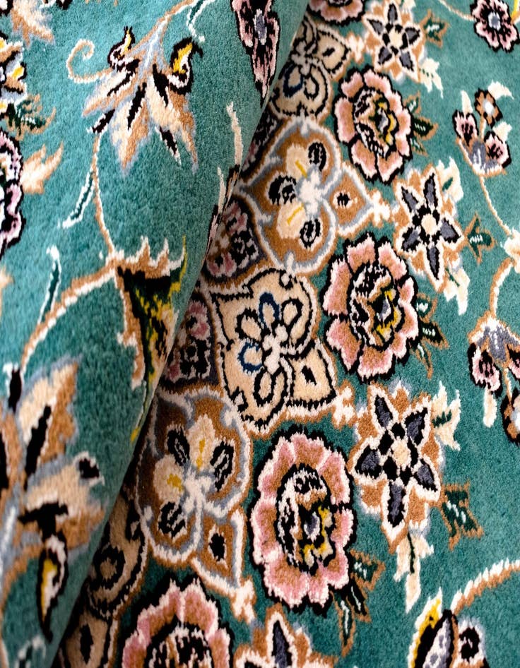 Detail image of 4' 11 x 4' 11 Nain Round Rug