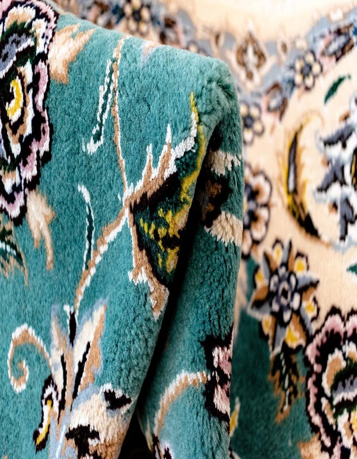 Detail image of 4' 11 x 4' 11 Nain Round Rug