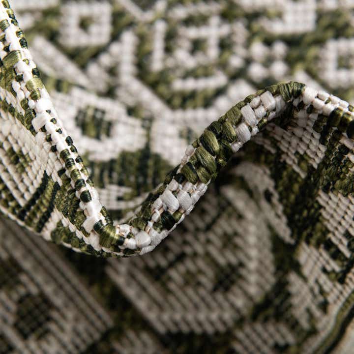 3' x 3' Easy-Clean Aztec Indoor / Outdoor Round Rug