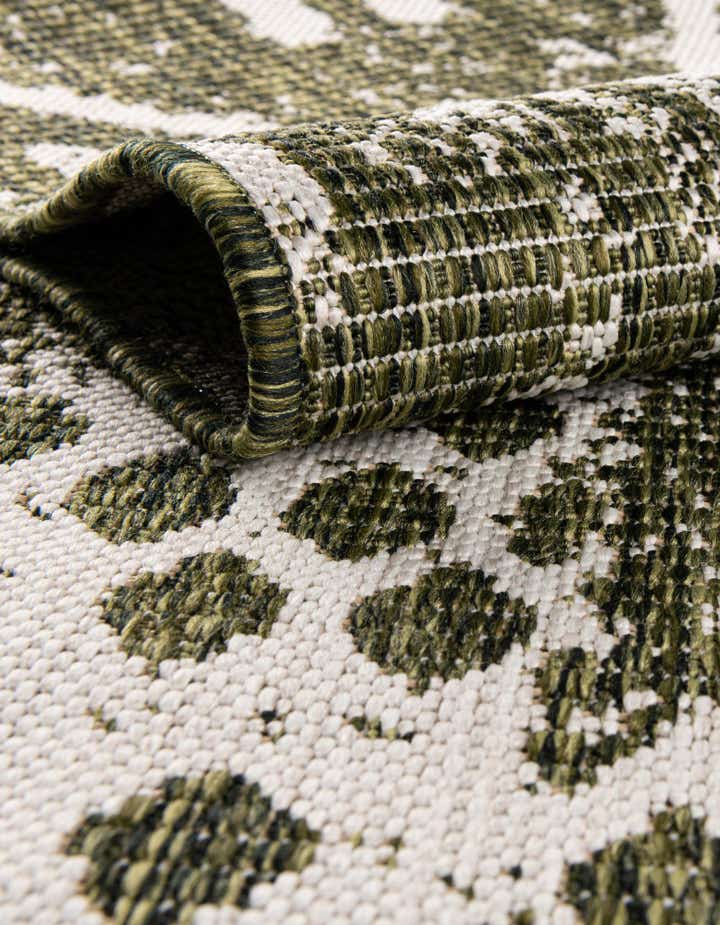 7' 10 x 7' 10 Easy-Clean Bohemian Indoor / Outdoor Round Rug