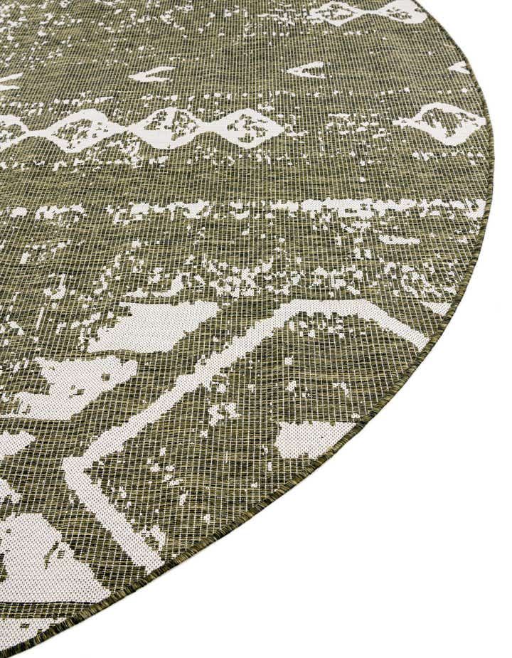 7' 10 x 7' 10 Easy-Clean Bohemian Indoor / Outdoor Round Rug
