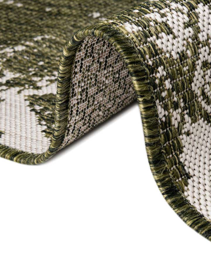 7' 10 x 7' 10 Easy-Clean Bohemian Indoor / Outdoor Round Rug