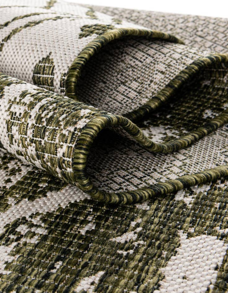 Detail image of 10' 8 x 10' 8 Easy-Clean Bohemian Indoor / Outdoor Round Rug