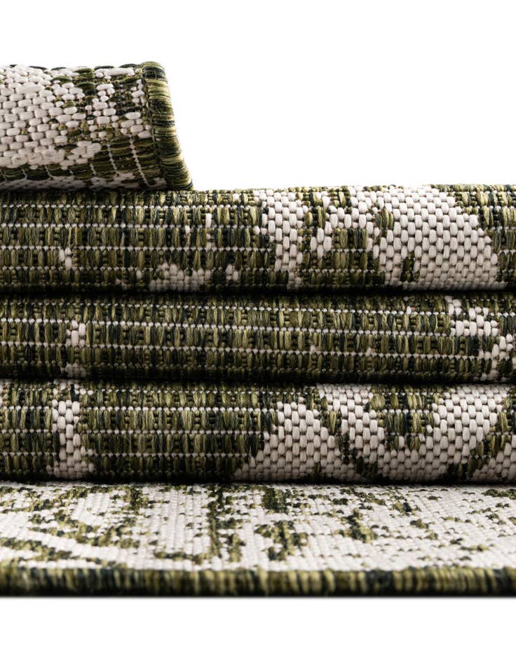 Detail image of 10' 8 x 10' 8 Easy-Clean Bohemian Indoor / Outdoor Round Rug