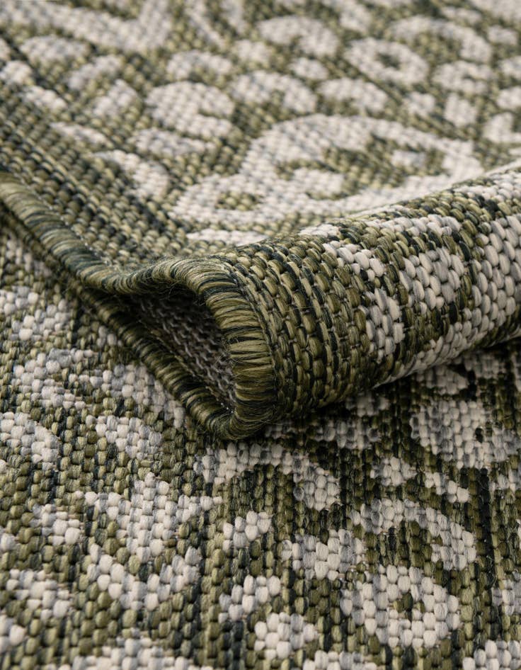 Detail image of 3' x 3' Easy-Clean Border Indoor / Outdoor Round Rug