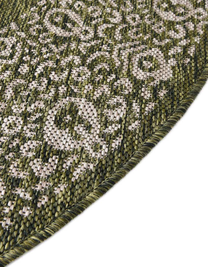 7' 10 x 7' 10 Easy-Clean Border Indoor / Outdoor Round Rug