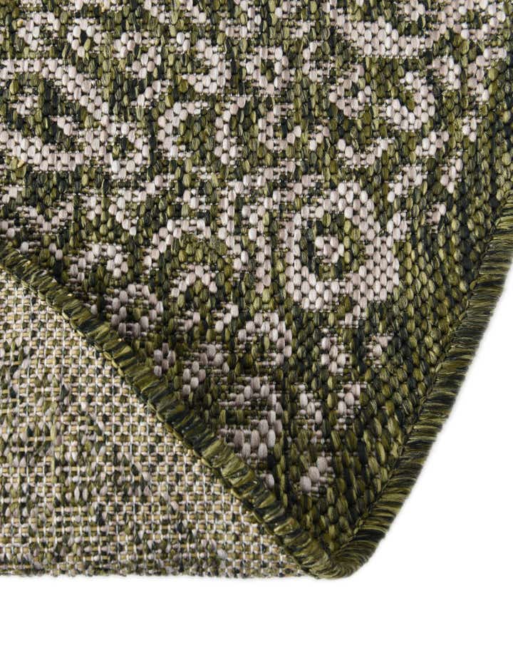 7' 10 x 7' 10 Easy-Clean Border Indoor / Outdoor Round Rug
