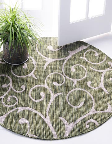 7' 10 x 7' 10 Easy-Clean Botanical Indoor / Outdoor Round Rug