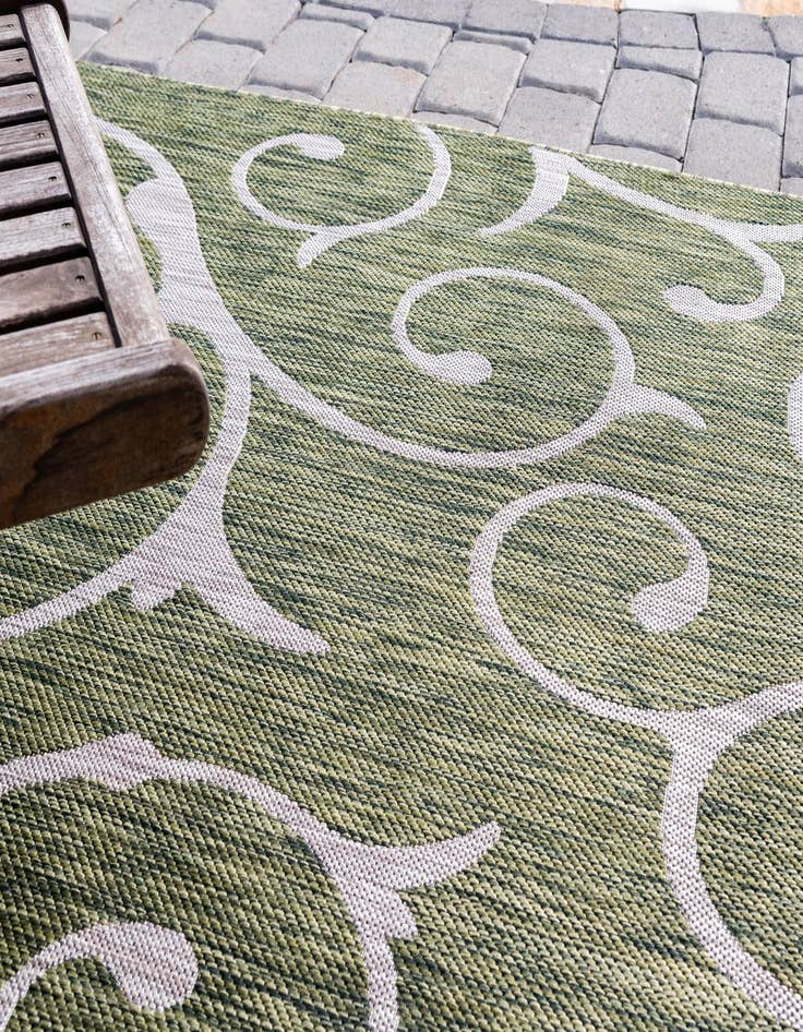 Detail image of 10' 8 x 10' 8  Washable Botanical Indoor / Outdoor Round Rug