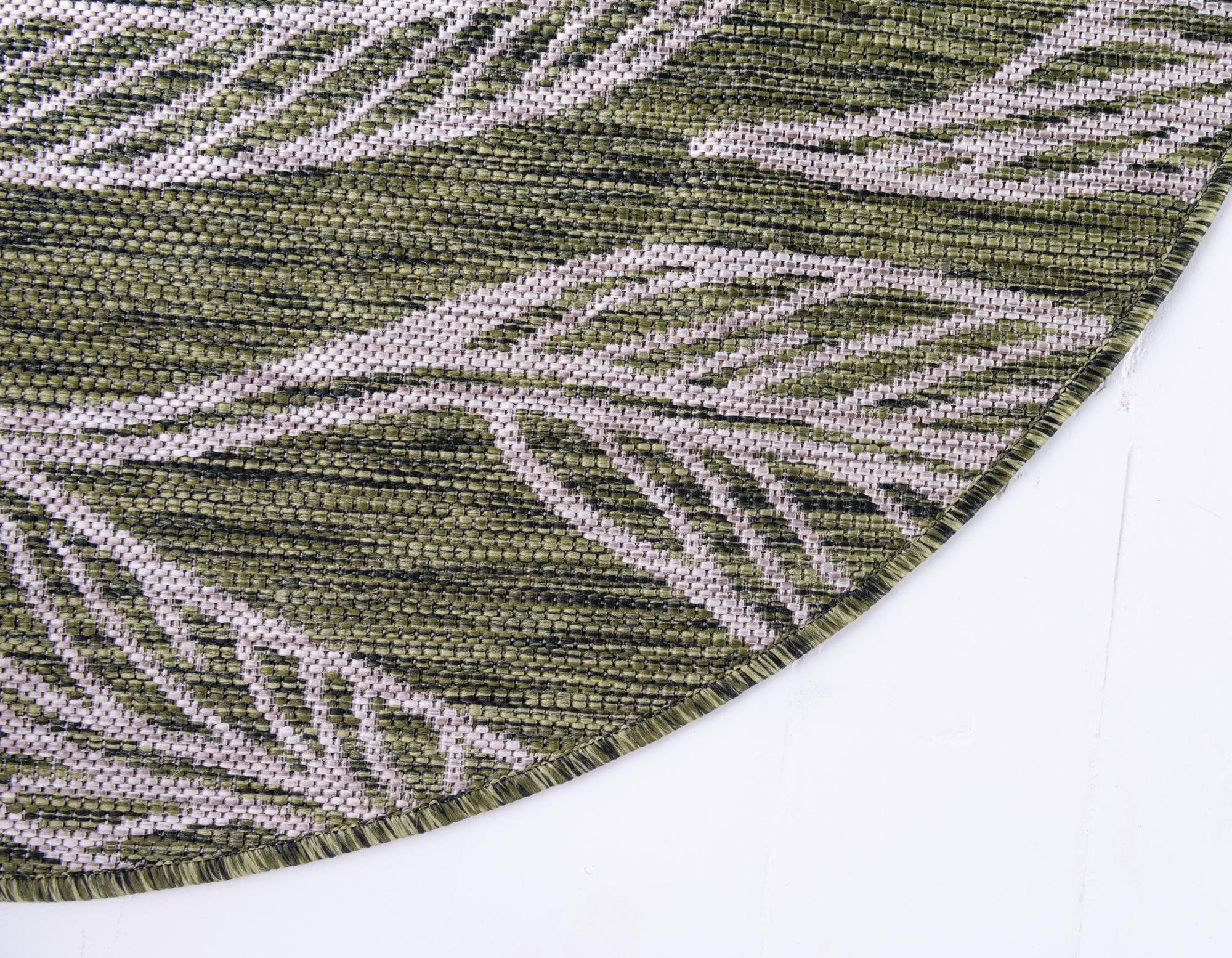 5' 3 x 5' 3 Easy-Clean Botanical Indoor / Outdoor Round Rug
