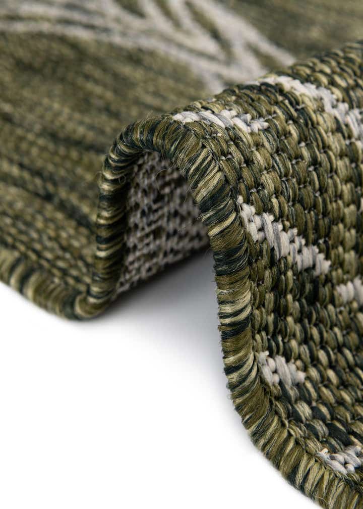 5' 3 x 5' 3 Easy-Clean Botanical Indoor / Outdoor Round Rug