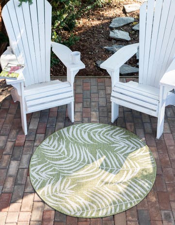 7' 10 x 7' 10 Easy-Clean Botanical Indoor / Outdoor Round Rug
