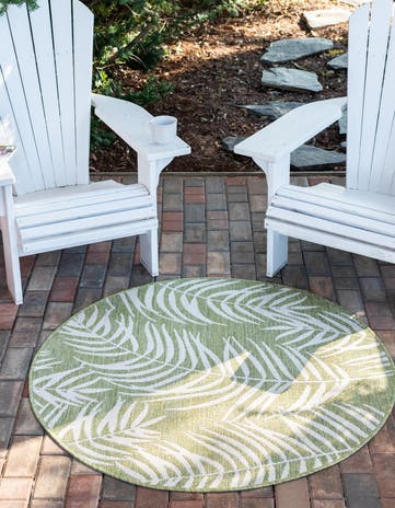 7' 10 x 7' 10 Easy-Clean Botanical Indoor / Outdoor Round Rug