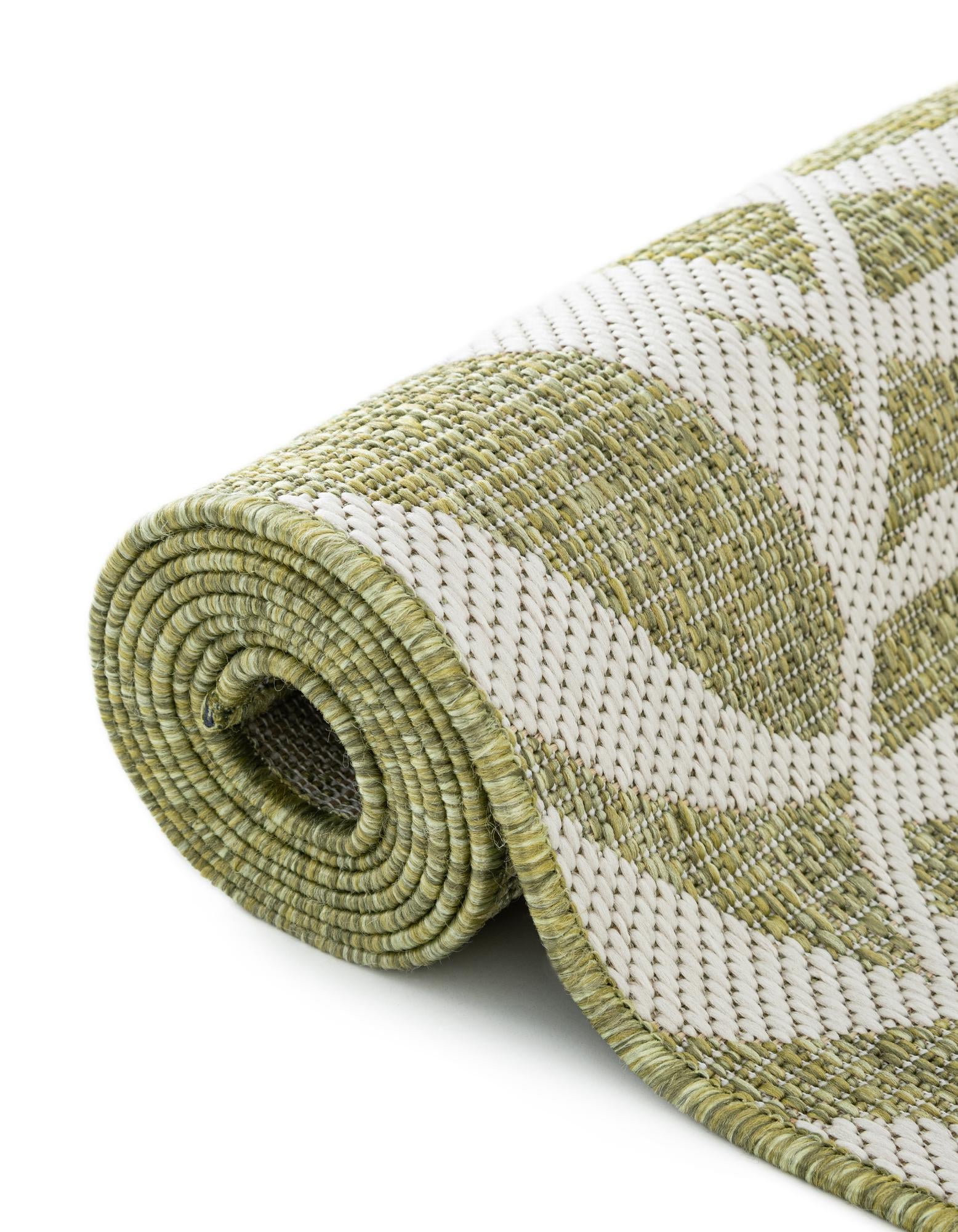 7' 10 x 7' 10 Easy-Clean Botanical Indoor / Outdoor Round Rug