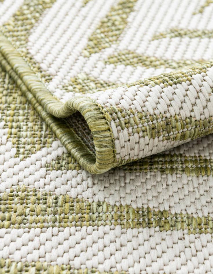 Detail image of 13' x 13'  Washable Botanical Indoor / Outdoor Round Rug