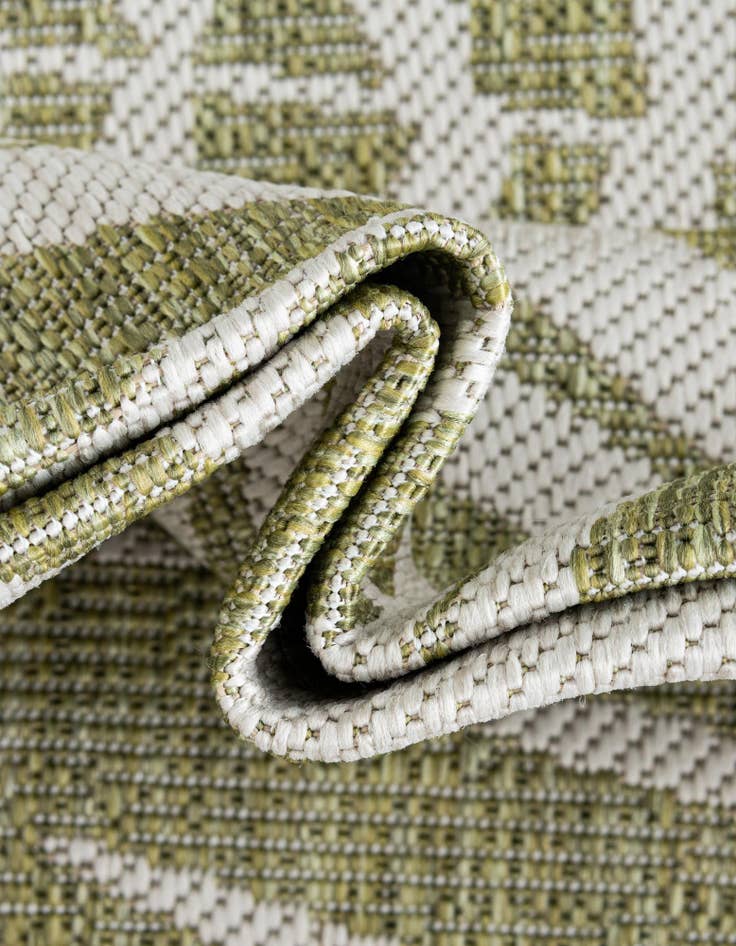 Detail image of 13' x 13'  Washable Botanical Indoor / Outdoor Round Rug