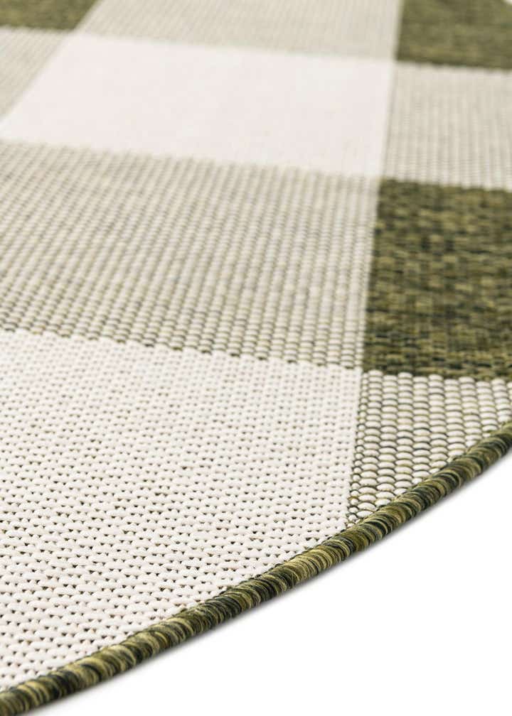7' 10 x 7' 10 Easy-Clean Checkered Indoor / Outdoor Round Rug