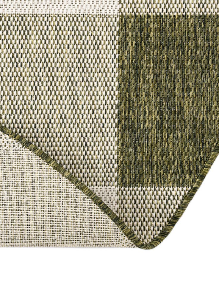 Detail image of 7' 10 x 7' 10 Easy-Clean Checkered Indoor / Outdoor Round Rug
