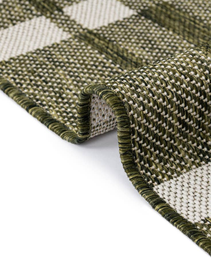 Detail image of 3' x 3' Easy-Clean Checkered Indoor / Outdoor Round Rug