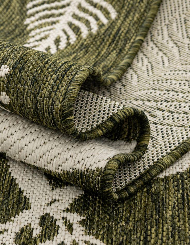 Detail image of 5' 3 x 5' 3 Easy-Clean Holiday Indoor / Outdoor Round Rug