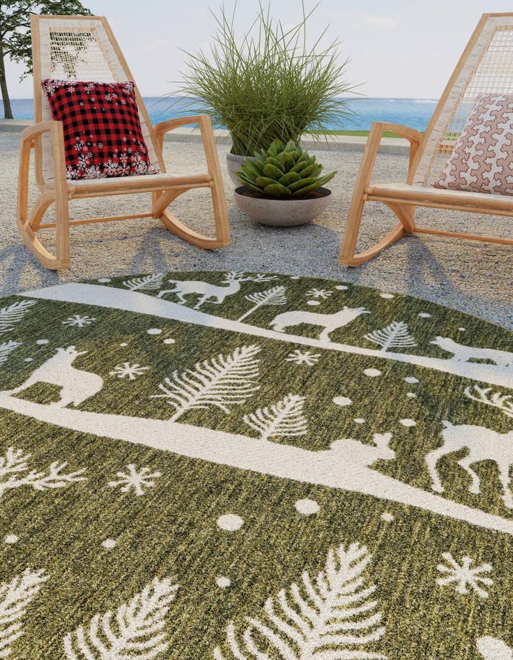 Detail image of 5' 3 x 5' 3 Easy-Clean Holiday Indoor / Outdoor Round Rug