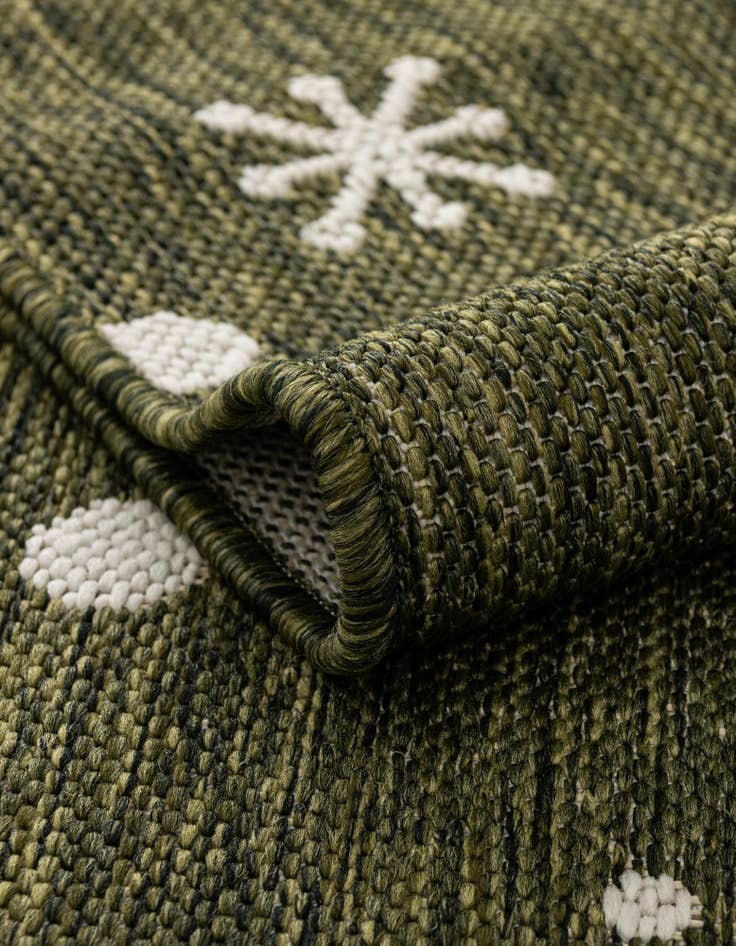 Detail image of 5' 3 x 5' 3 Easy-Clean Holiday Indoor / Outdoor Round Rug