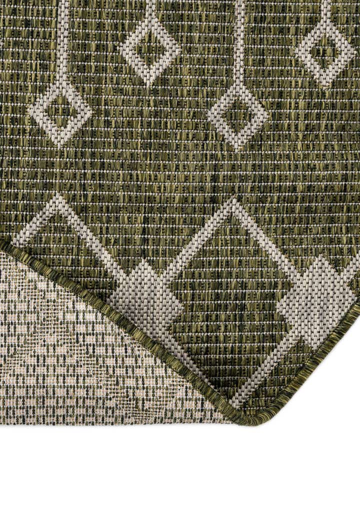 10' 8 x 10' 8 Easy-Clean Lattice Indoor / Outdoor Round Rug