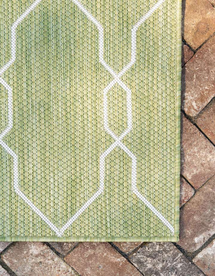 4' x 4' Easy-Clean Lattice Indoor / Outdoor Round Rug