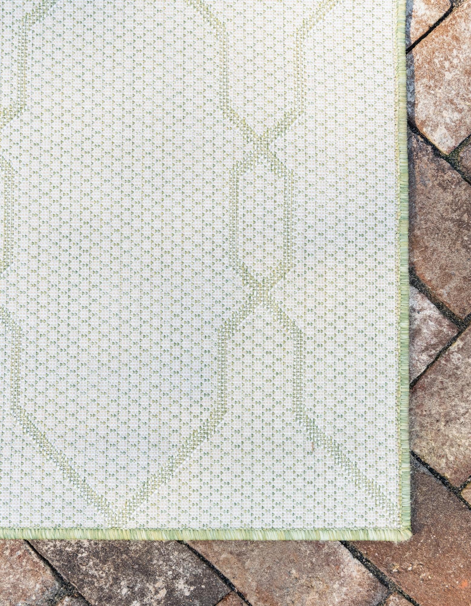 4' x 4' Easy-Clean Lattice Indoor / Outdoor Round Rug