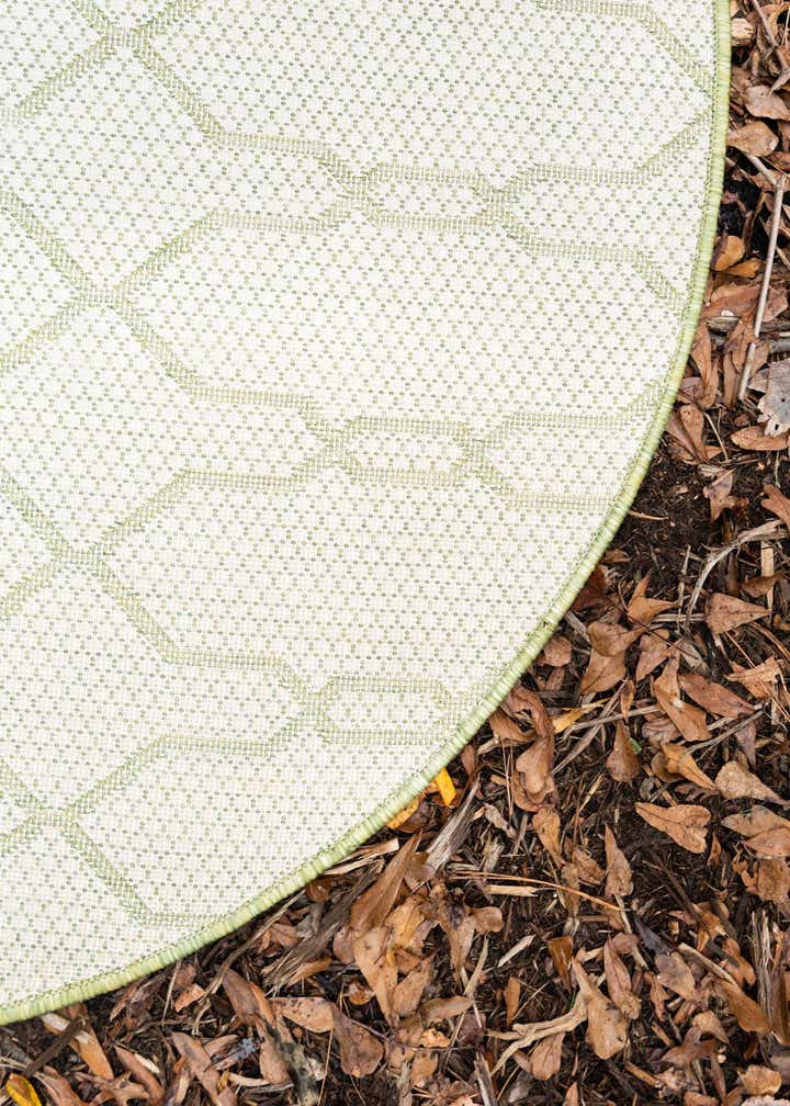 4' x 4' Easy-Clean Lattice Indoor / Outdoor Round Rug