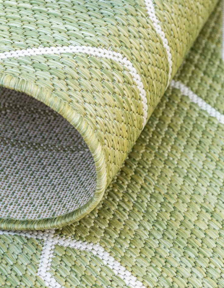 Detail image of 4' x 4' Washable Lattice Indoor / Outdoor Round Rug