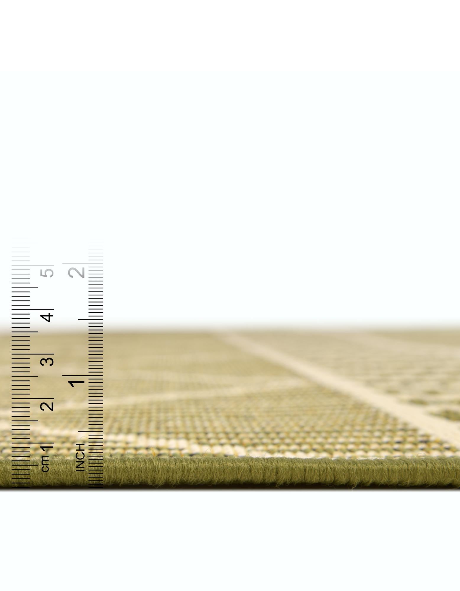 7' 10 x 7' 10 Easy-Clean Lattice Indoor / Outdoor Round Rug
