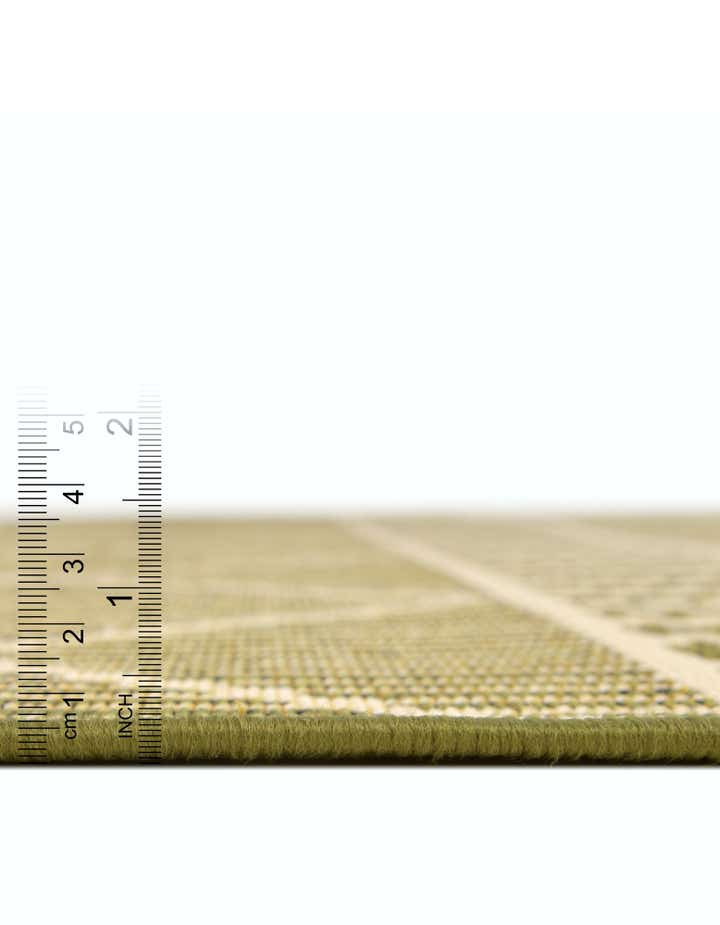 7' 10 x 7' 10 Easy-Clean Lattice Indoor / Outdoor Round Rug