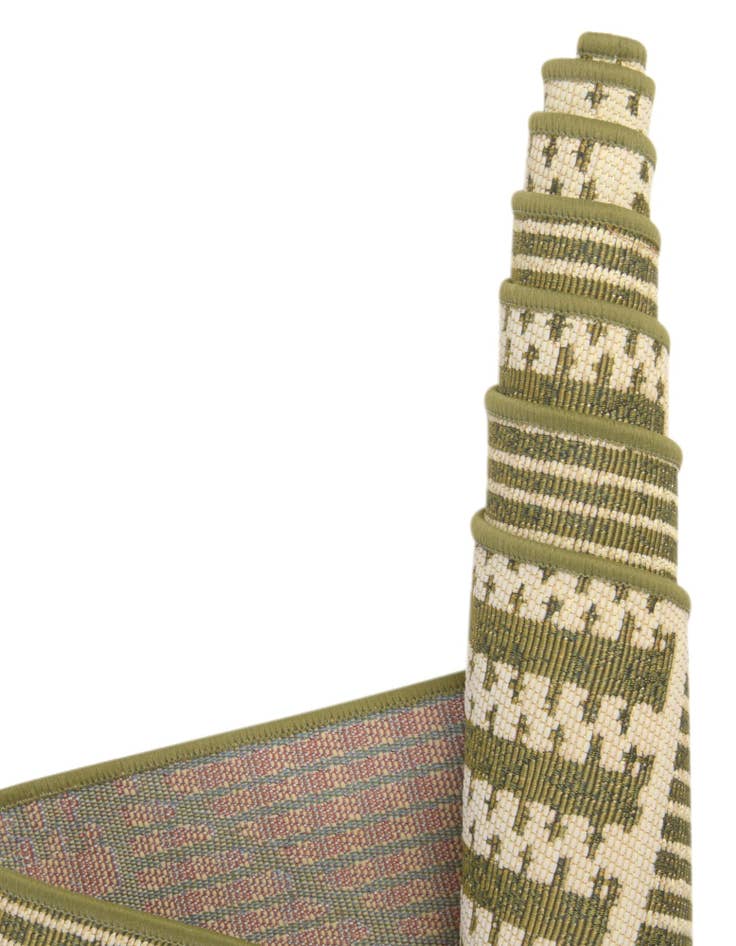 Detail image of 7' 10 x 7' 10 Washable Lattice Indoor / Outdoor Round Rug