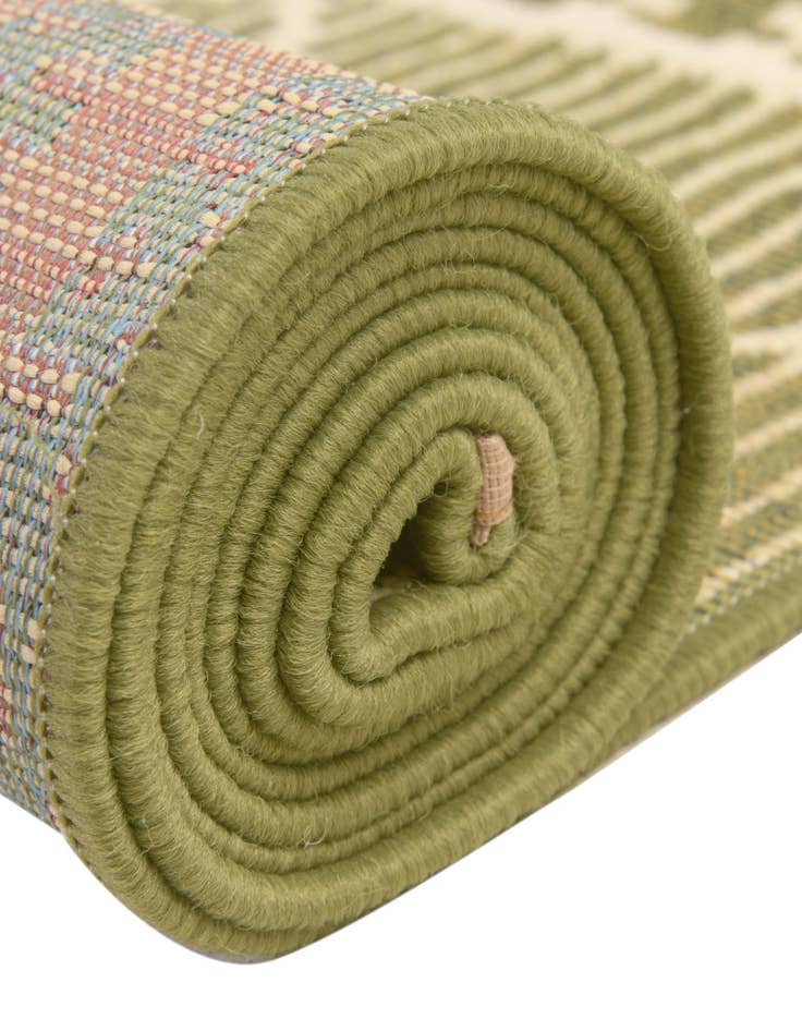 Detail image of 7' 10 x 7' 10 Washable Lattice Indoor / Outdoor Round Rug