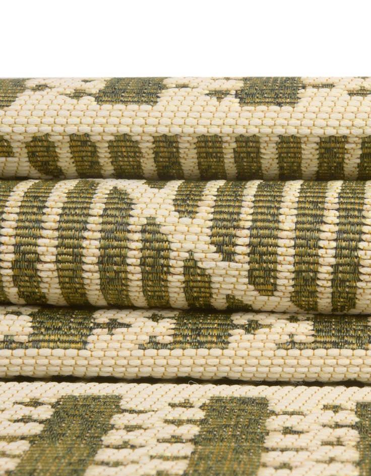 Detail image of 7' 10 x 7' 10 Washable Lattice Indoor / Outdoor Round Rug