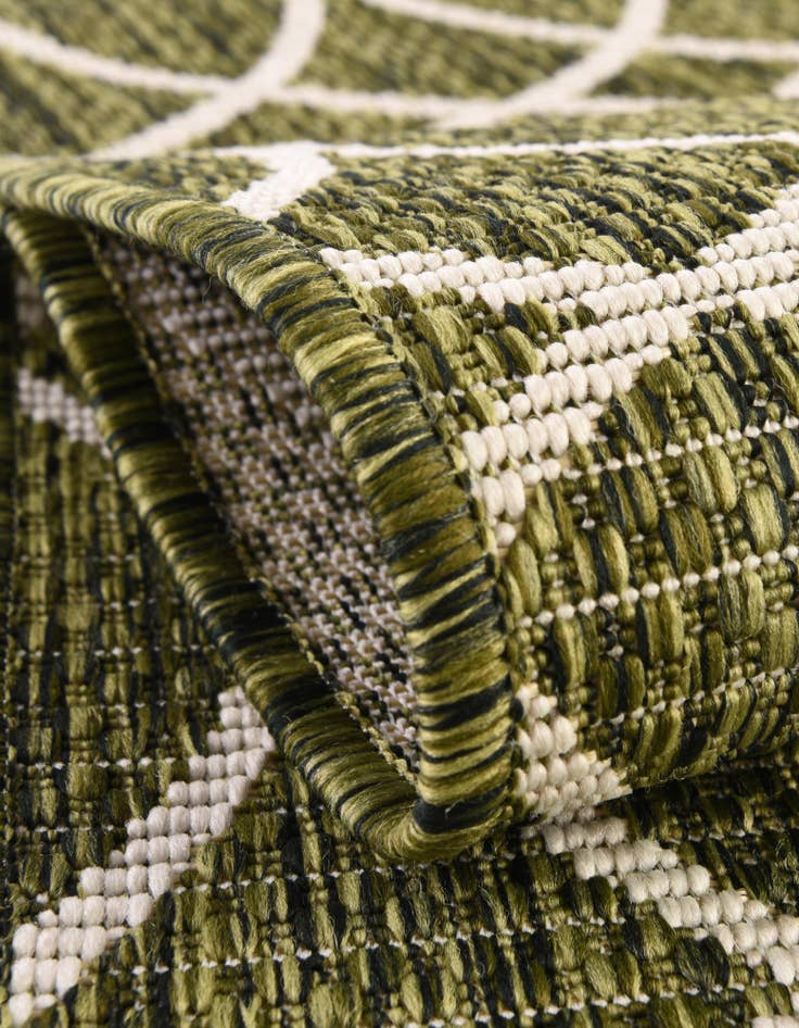 Detail image of 10' x 10' Washable Lattice Indoor / Outdoor Round Rug