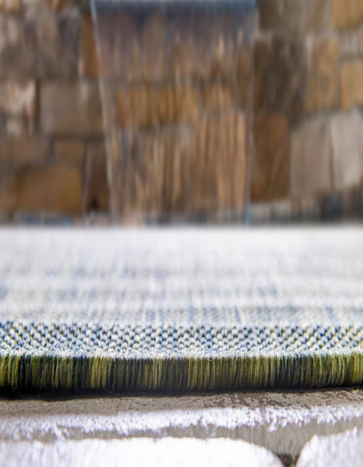 Detail image of 13' x 13'  Washable Modern Indoor / Outdoor Round Rug