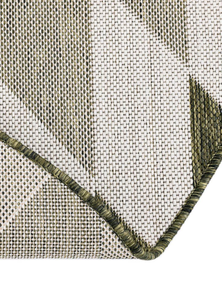 Detail image of 7' 10 x 7' 10 Easy-Clean Modern Indoor / Outdoor Round Rug