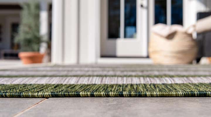 4' x 4' Easy-Clean Ribbon Indoor / Outdoor Round Rug
