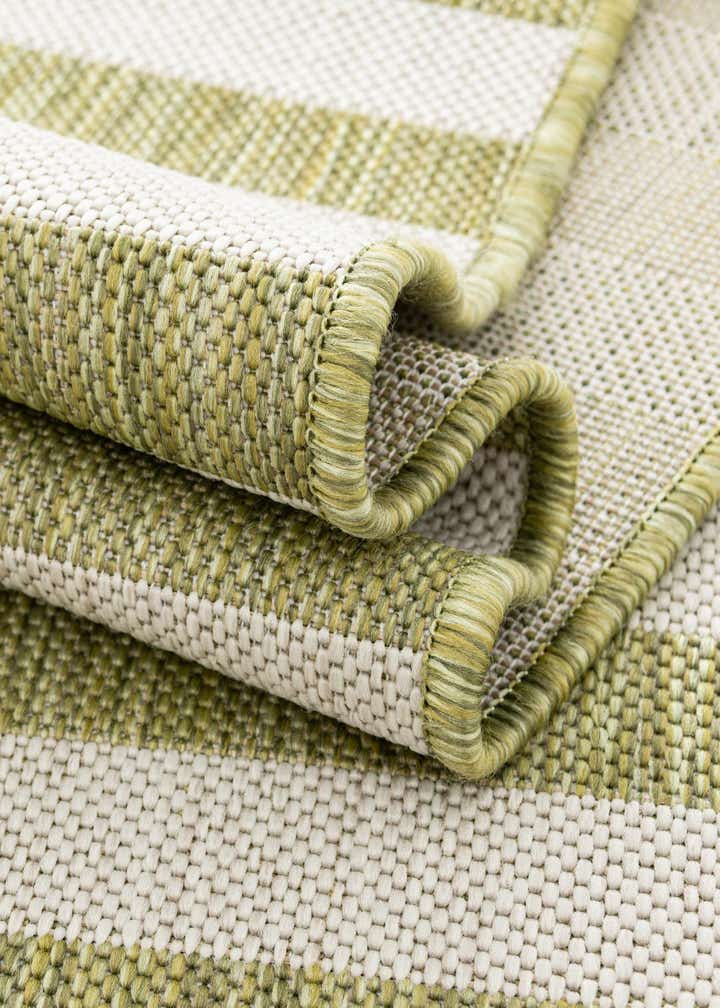 12' x 12' Easy-Clean Ribbon Indoor / Outdoor Round Rug
