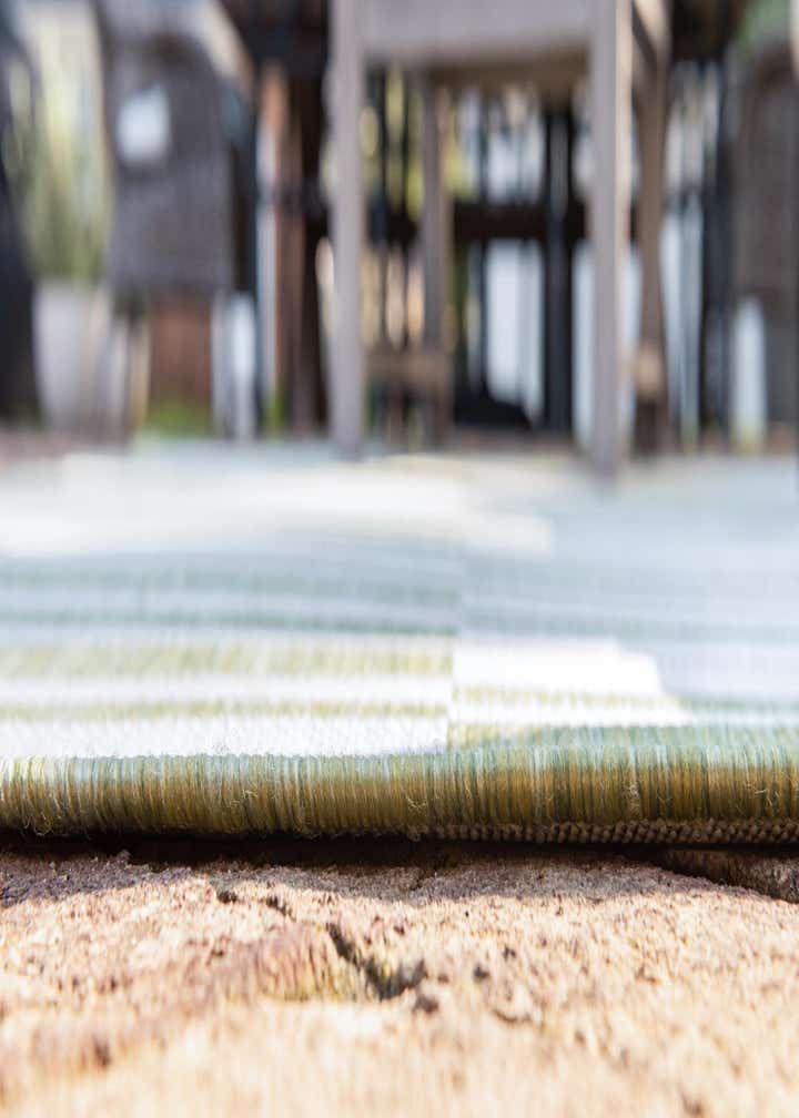 12' x 12' Easy-Clean Ribbon Indoor / Outdoor Round Rug