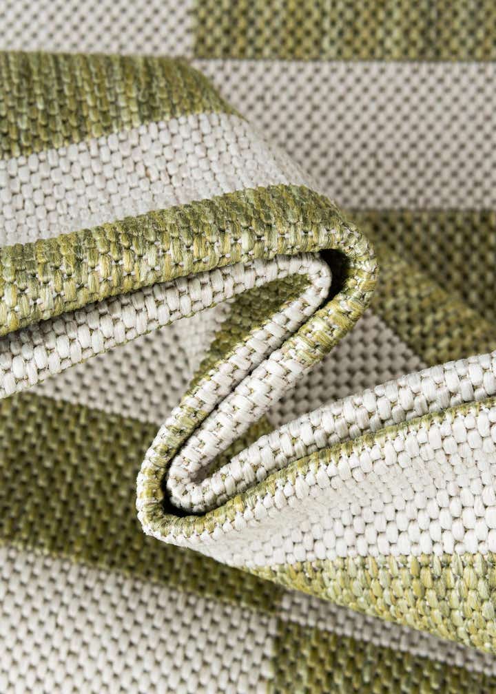 12' x 12' Easy-Clean Ribbon Indoor / Outdoor Round Rug